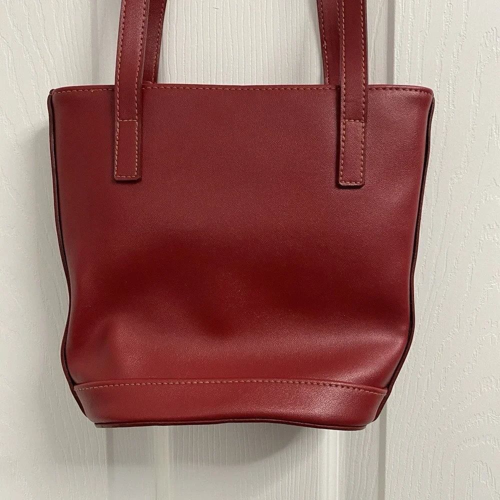 Liz Claiborne accessories Red‎ Purse/shoulder Bag. Double Strap Snap Closure